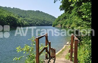 Cantal : Camping de charme ** au bord d'un lac – 30 emplacements