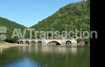 Cantal : Camping de charme ** au bord d'un lac – 30 emplacements