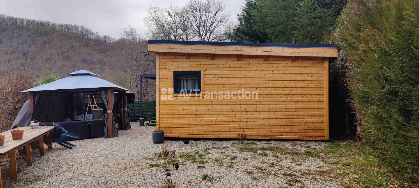 Cantal : Camping de charme ** au bord d'un lac – 30 emplacements
