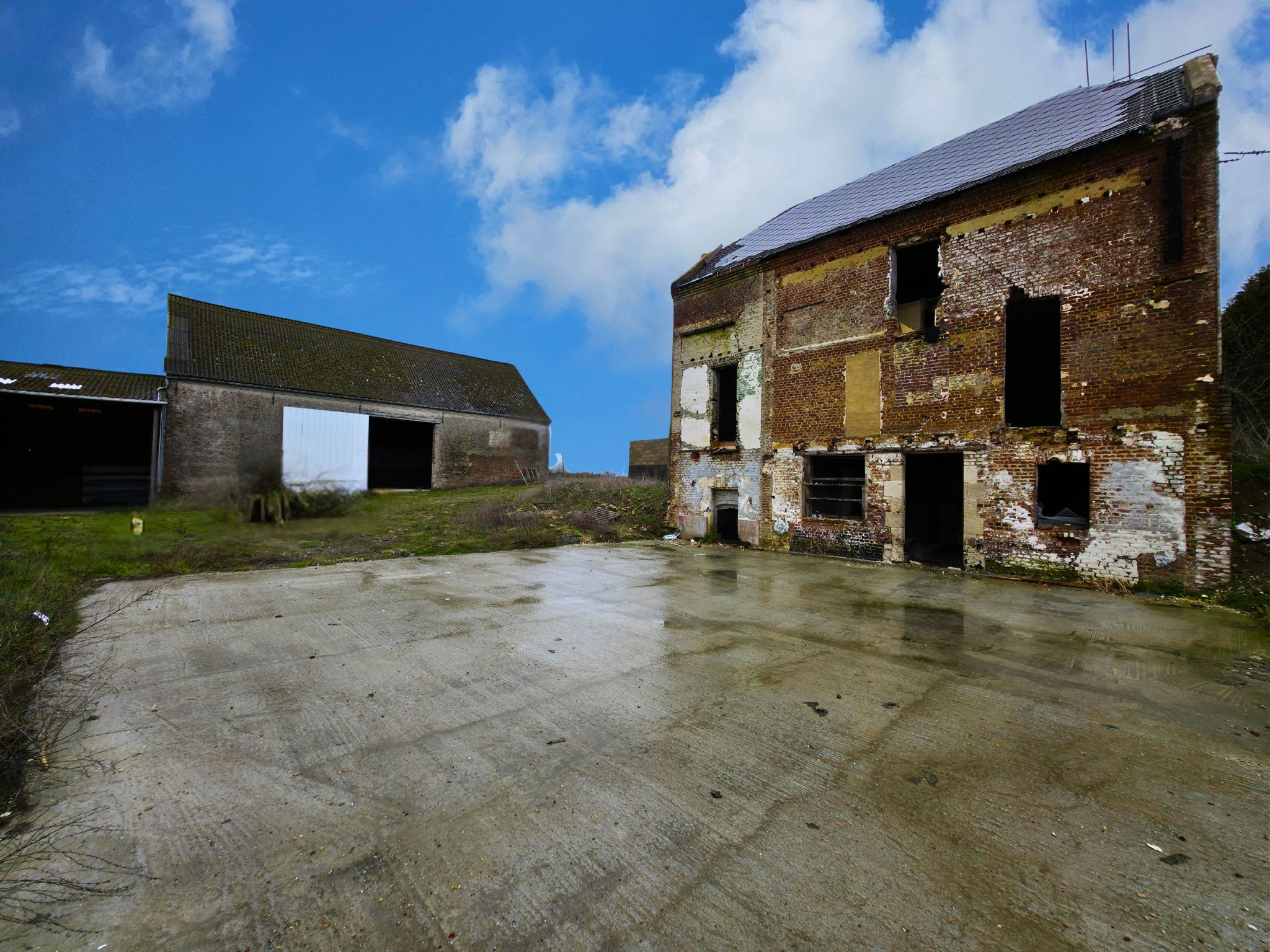 Corps de ferme à rénover avec grange et hangar – Bohain