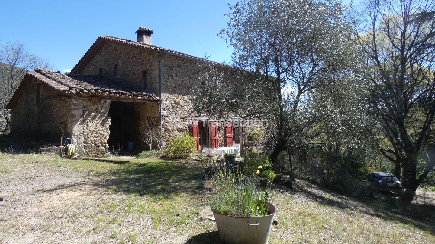 Propriété de caractère en pierre – 2 habitations - 1,6 ha