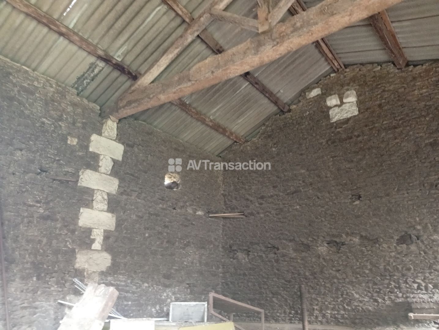 Grange à vendre  - 1 pièce(s) - 140m2 - Lencloitre (86140)