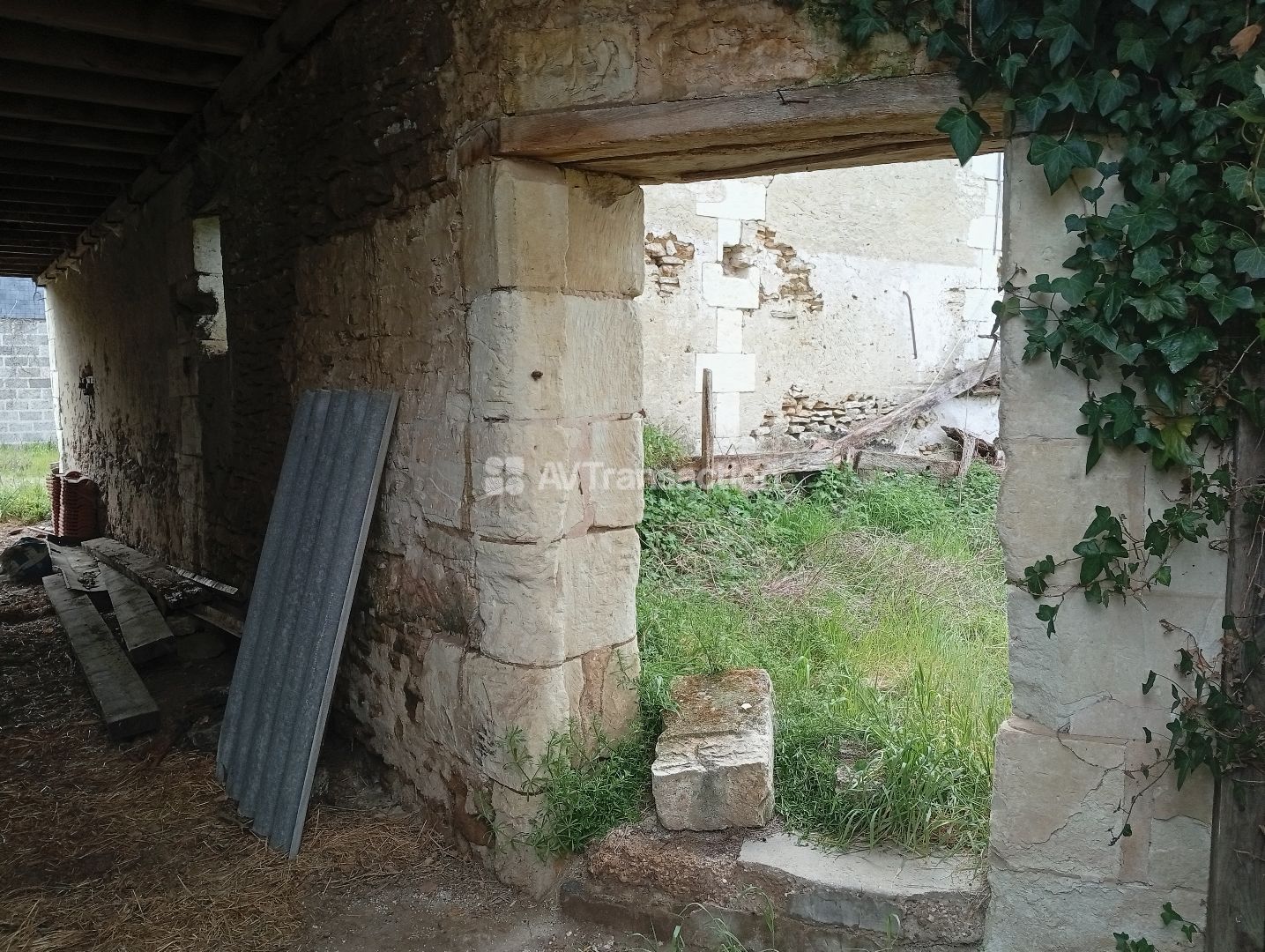 Grange à vendre  - 1 pièce(s) - 140m2 - Lencloitre (86140)