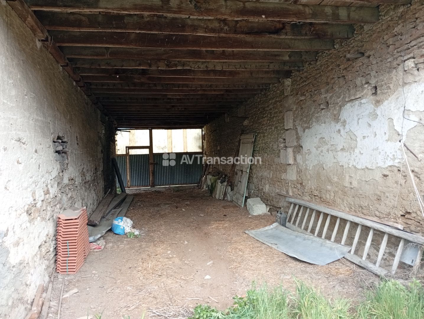 Grange à vendre  - 1 pièce(s) - 140m2 - Lencloitre (86140)