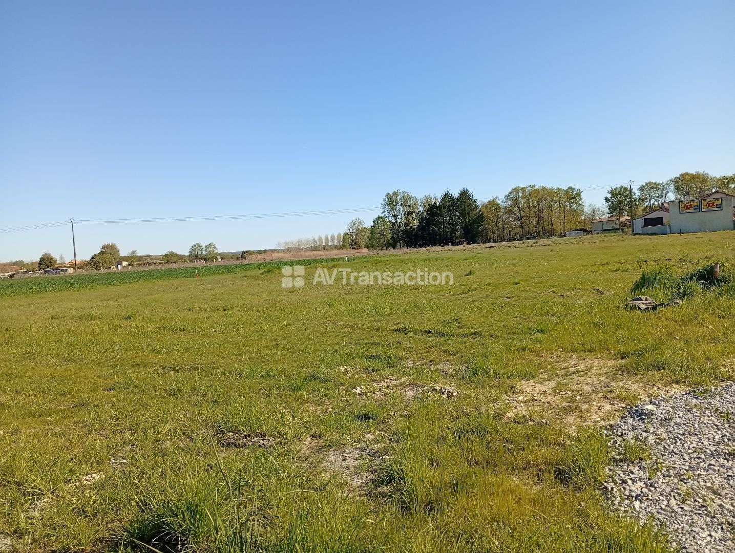 Terrain constructible à vendre  - 827m2 - Lencloitre (86140)