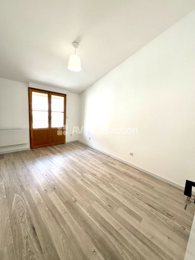 Appartement rénové à vendre  - 4 pièce(s) - 61.99m2 - Belley (01300)