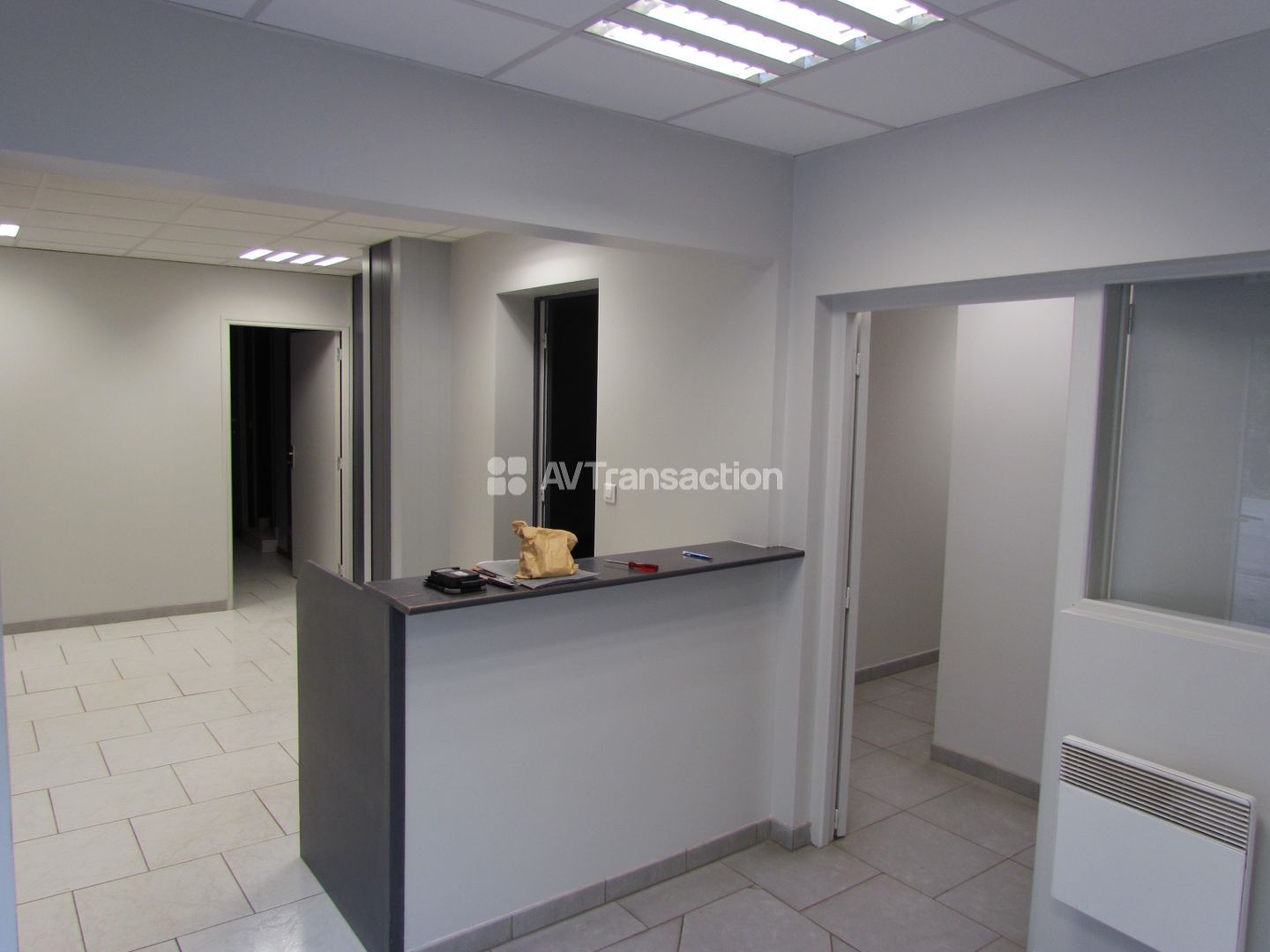 BUREAUX ET ENTREPOT 290m² AVEC GARAGE 