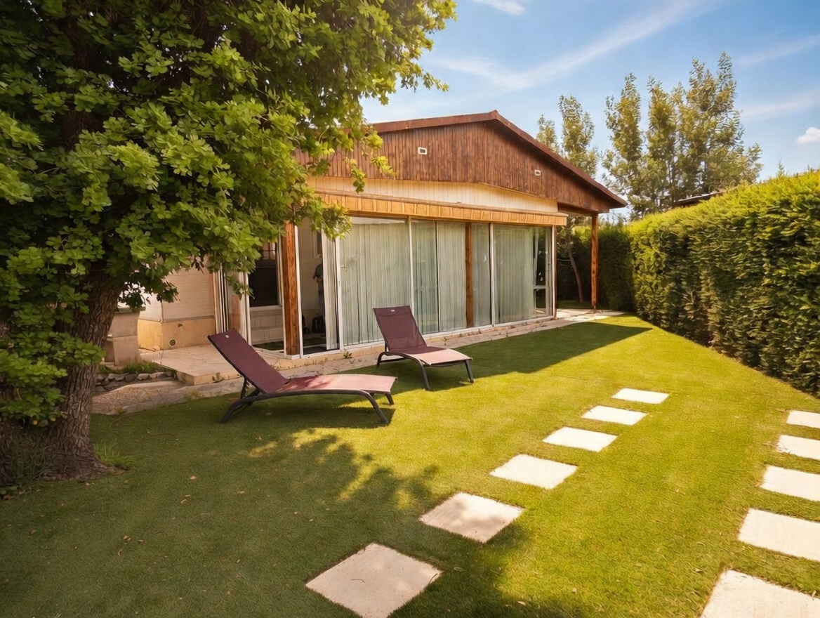 Chalet en bon état dans domaine avec piscine