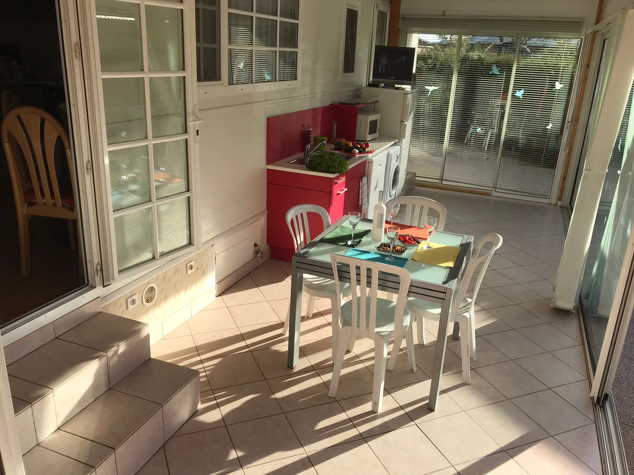 Chalet en bon état dans domaine avec piscine