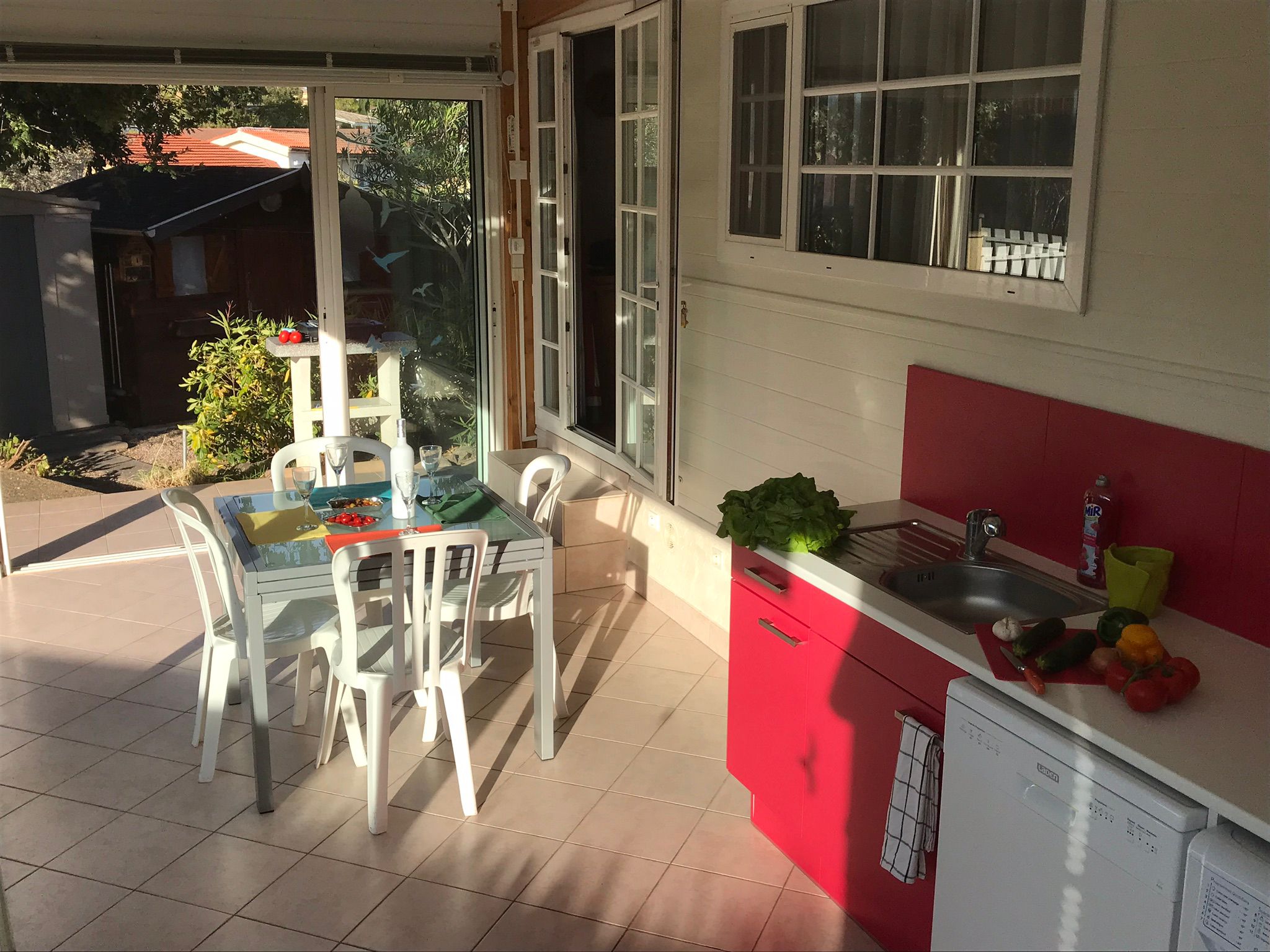 Chalet en bon état dans domaine avec piscine