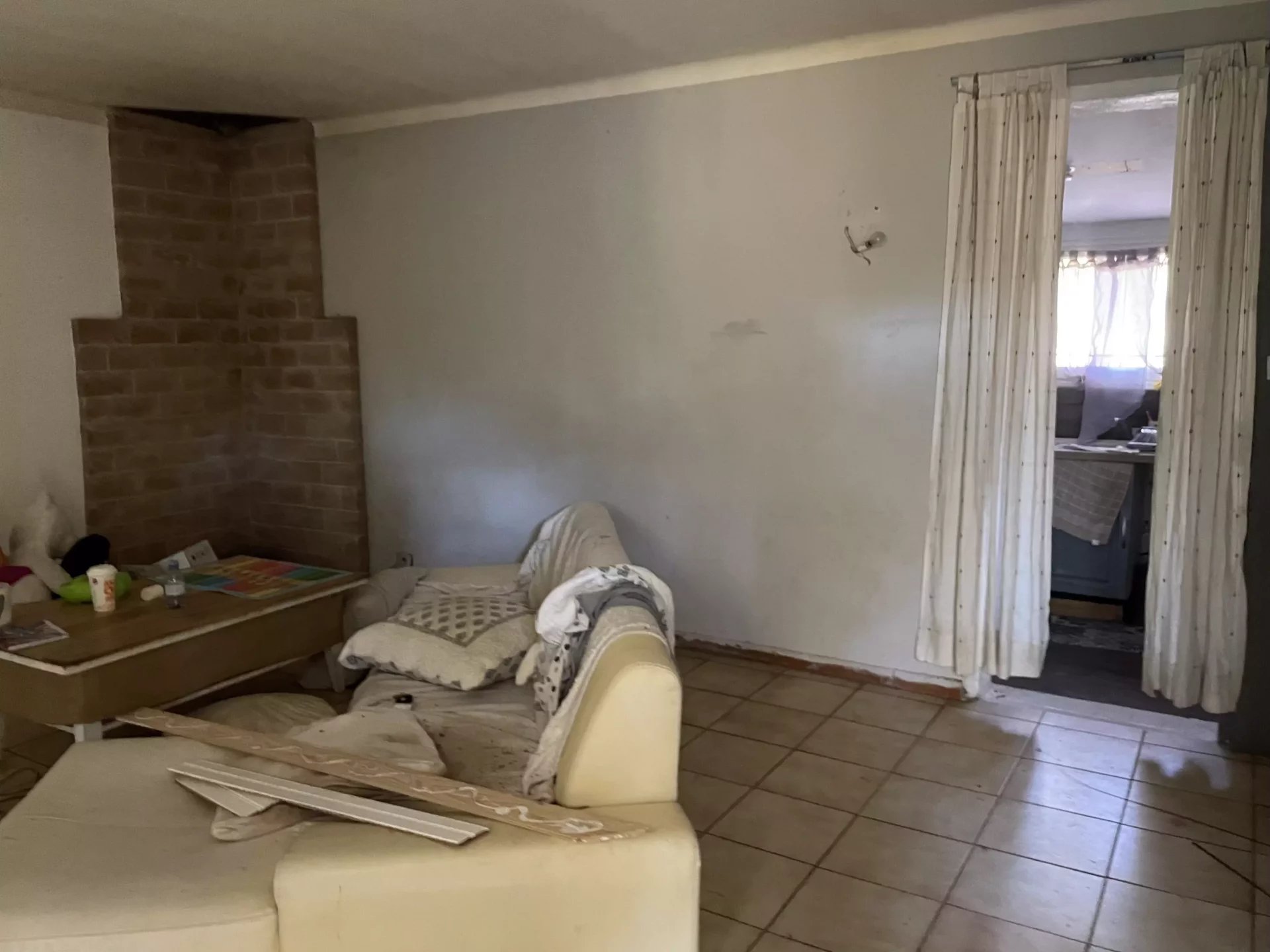 Maison à rénover dans un quartier très recherché.