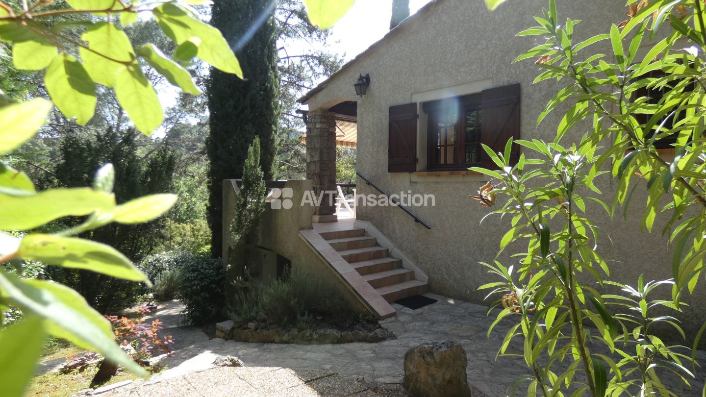 Maison de charme avec vue, terrain clos de 2 214 m²