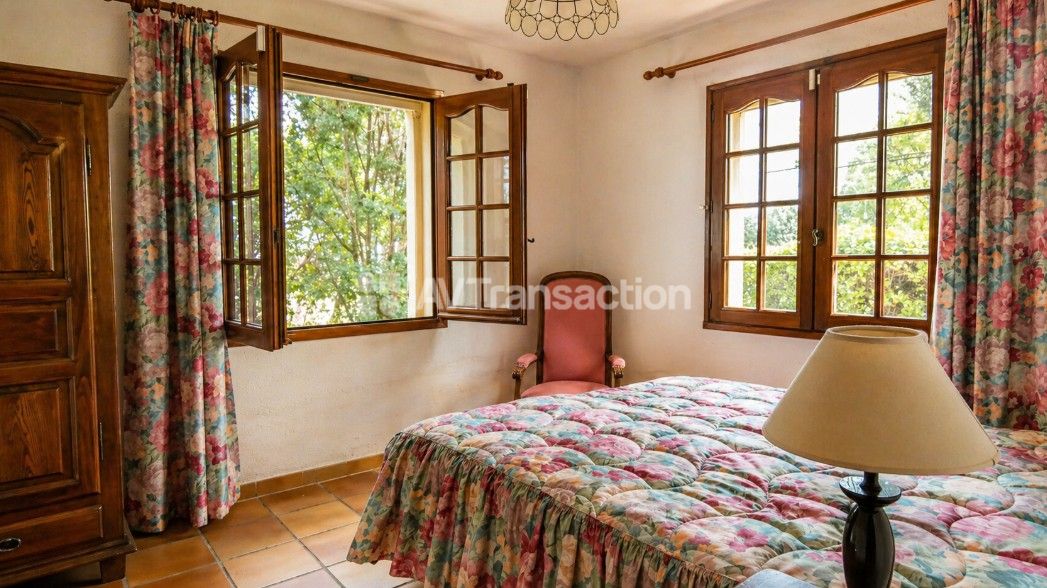 Maison de charme avec vue, terrain clos de 2 214 m²