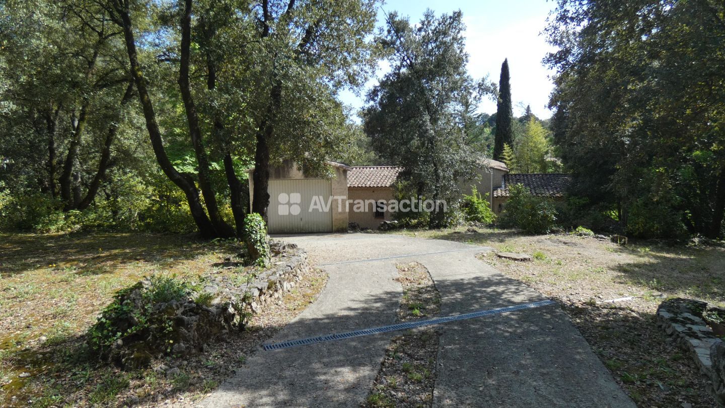 Maison de charme avec vue, terrain clos de 2 214 m²