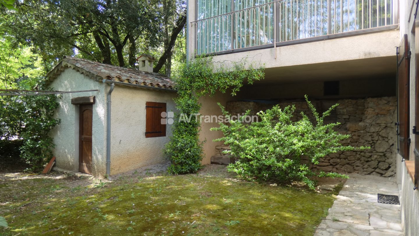 Maison de charme avec vue, terrain clos de 2 214 m²