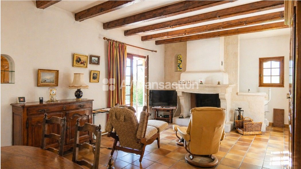 Maison de charme avec vue, terrain clos de 2 214 m²