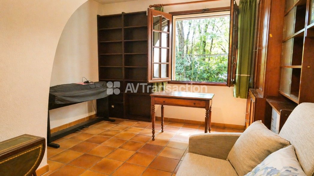 Maison de charme avec vue, terrain clos de 2 214 m²