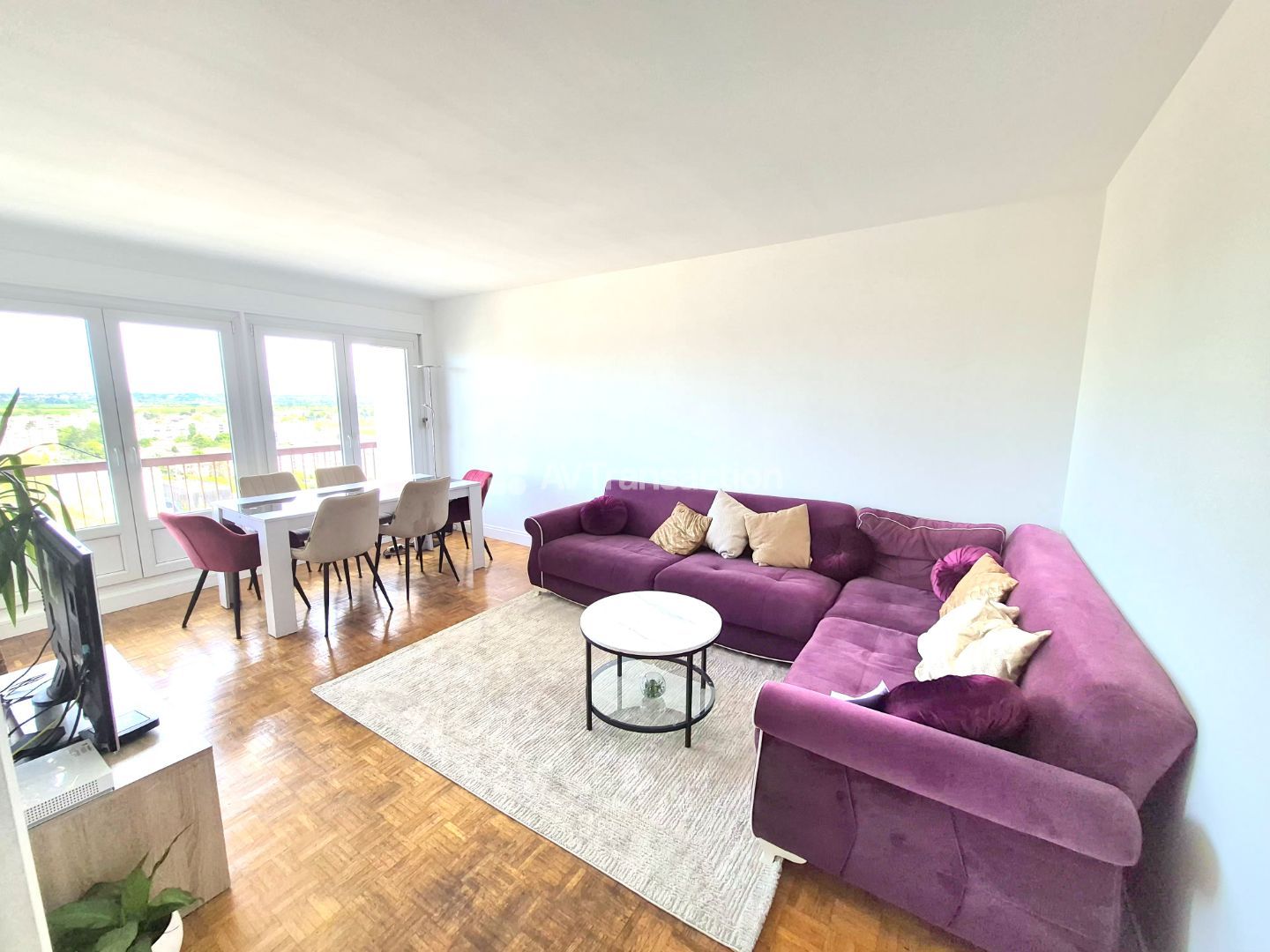 Beau T4 Rénové de 82M²- BALCON- CAVE- PLACE DE PARKING