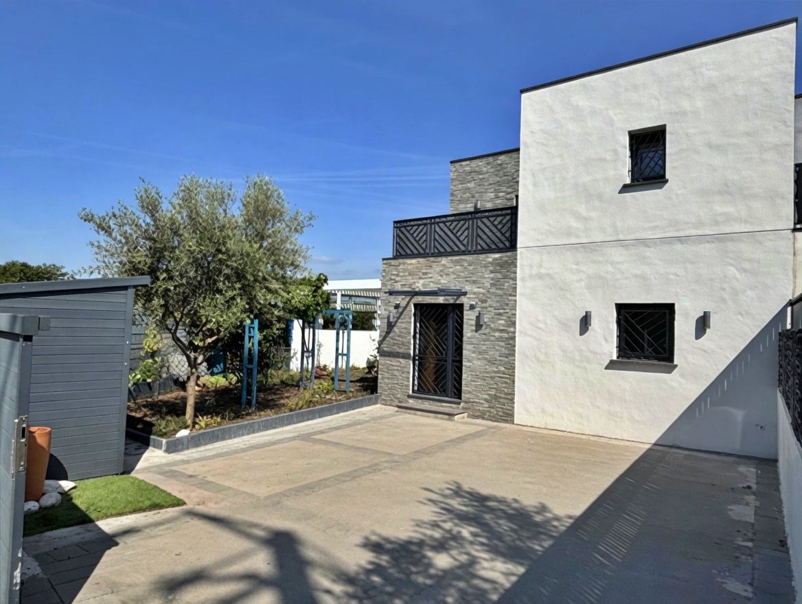 Maison contemporaine à vendre  - 4 pièce(s) - 115m2 - Roquebrune-sur-argens (83520)