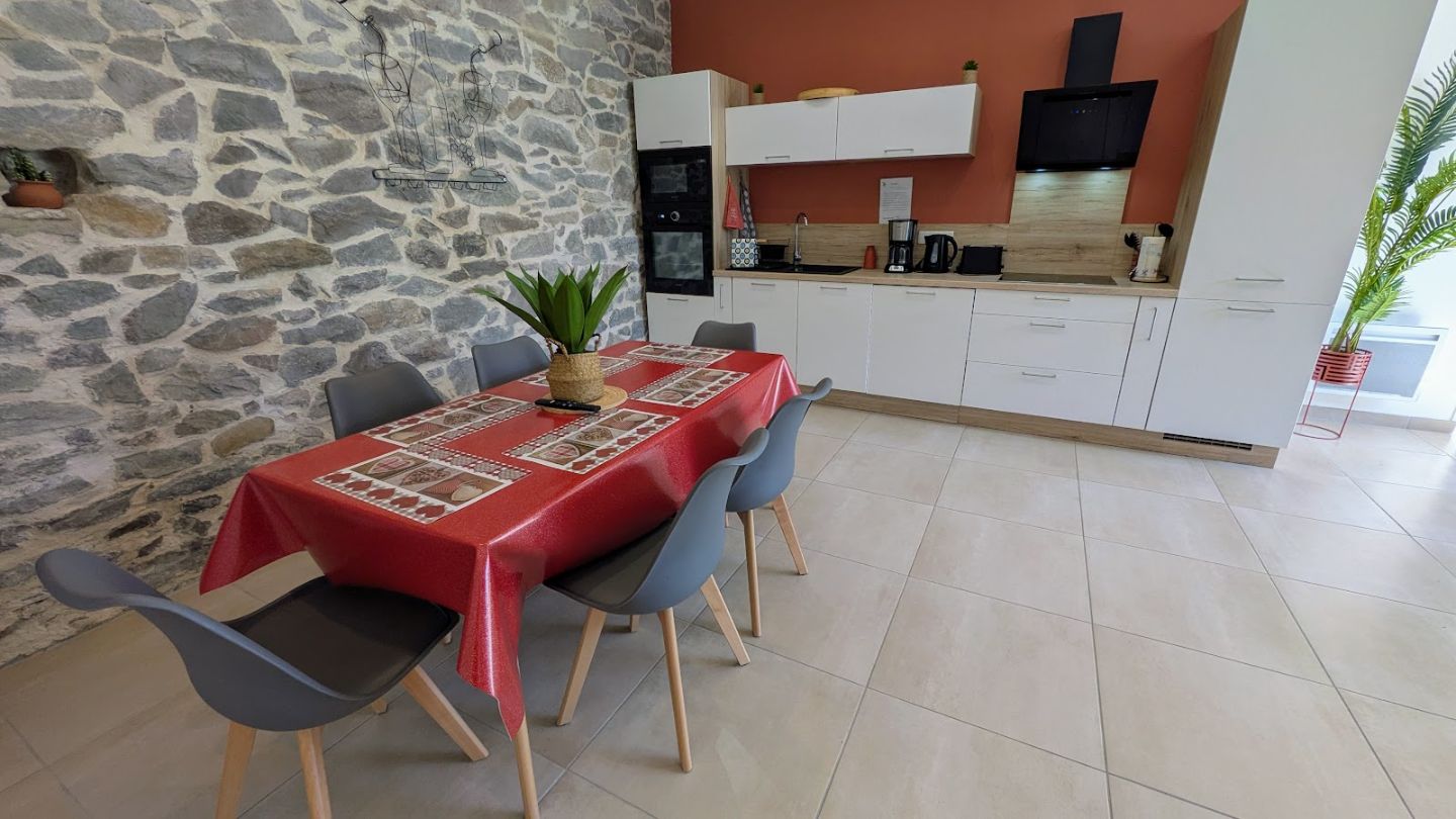 2 Maisons modernisées (174 m²) à Olonzac (34210 - Hérault)