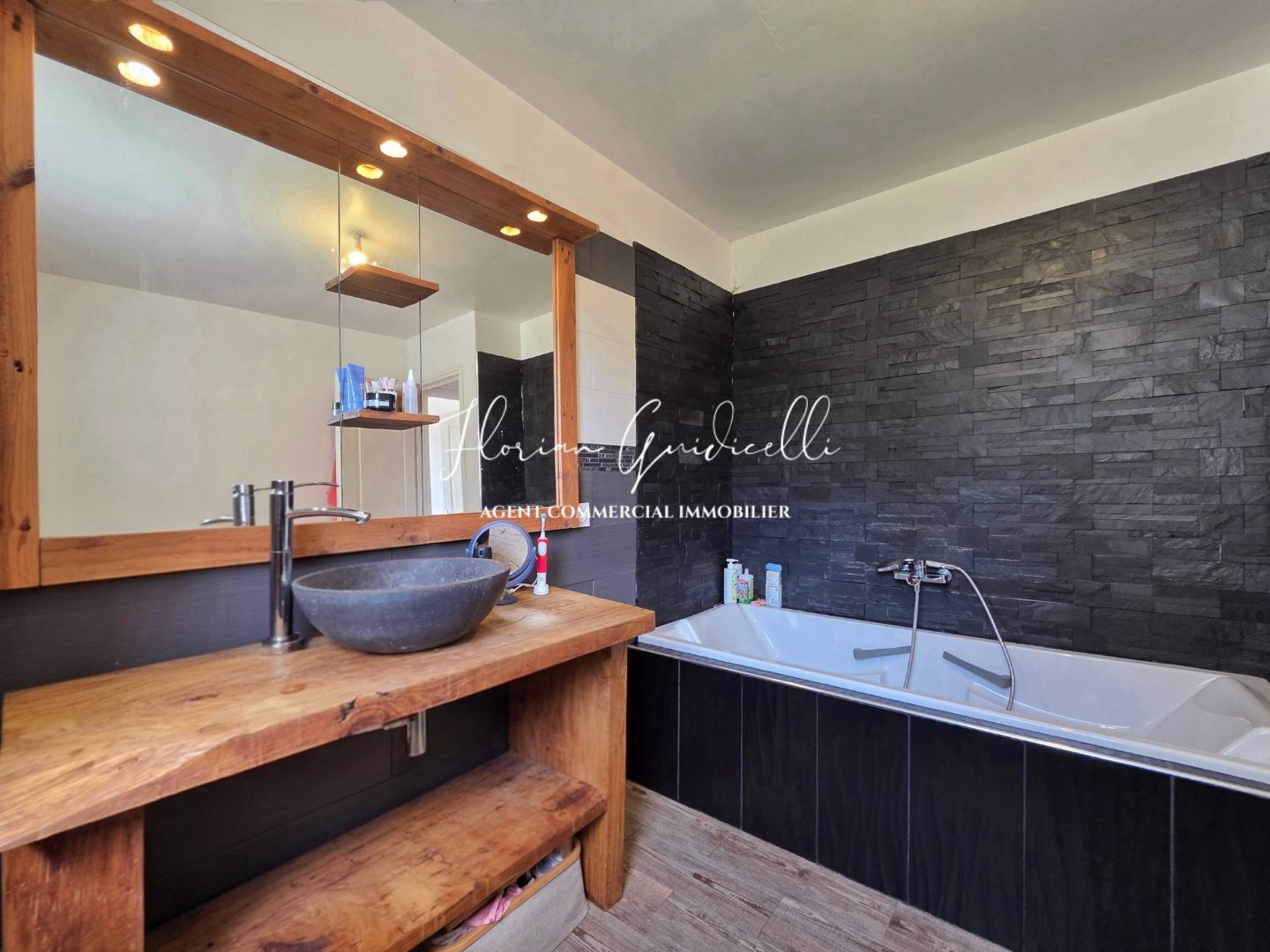 Villa avec deux logements – 213 m² – Vue mer panoramique – Borgo