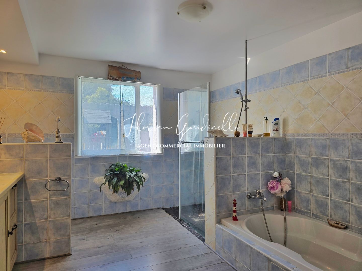 Villa avec deux logements – 213 m² – Vue mer panoramique – Borgo