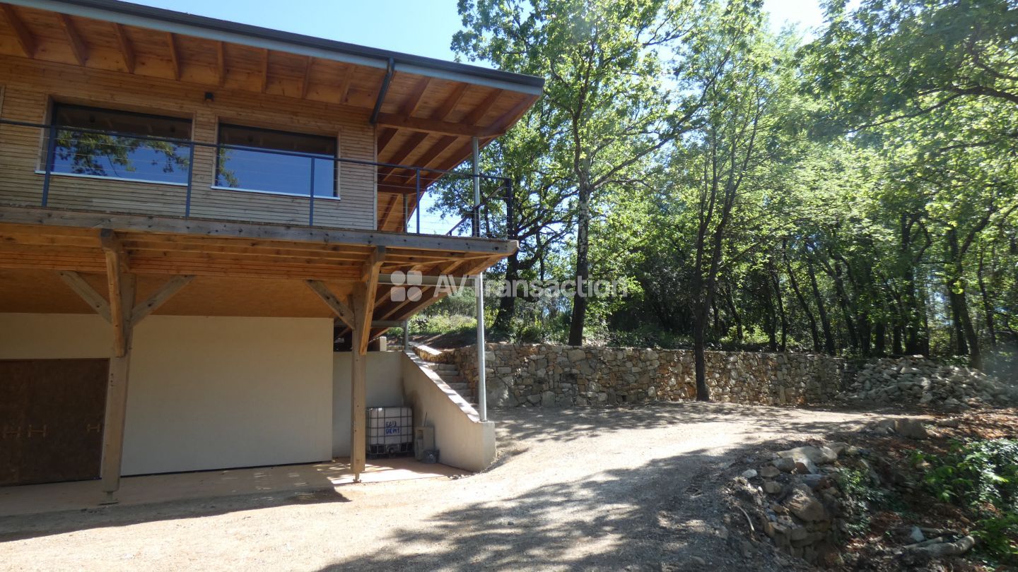 Maison bois contemporaine de qualité sur 3 117 m² de terrain