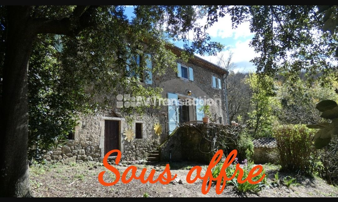 Mas mitoyen avec gîte sur 2271 m²