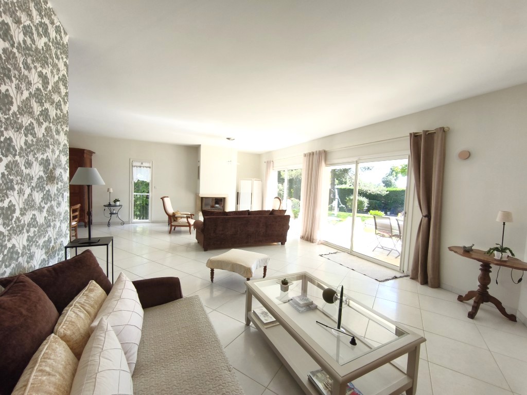Maison à vendre  - 8 pièce(s) - 225m2 - Pons (17800)
