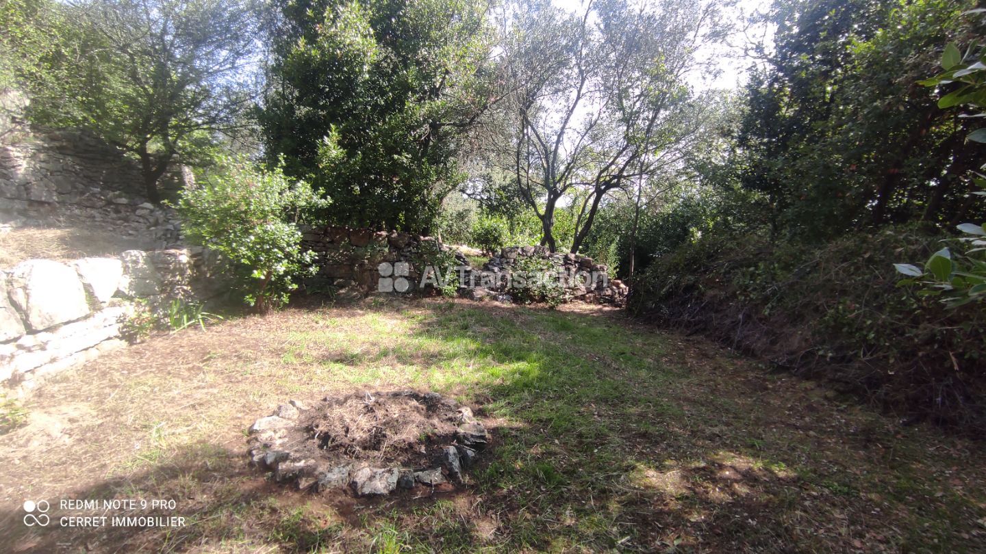 Terrain constructible à vendre  - 900m2 - Monoblet (30170)