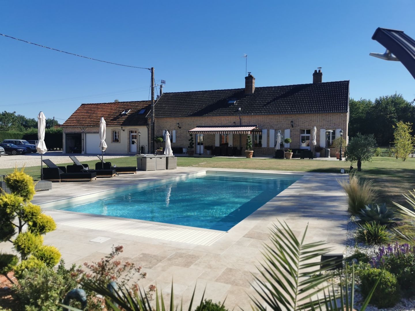 Longère rénovée avec maison d’amis, spa et piscine en Sologne
