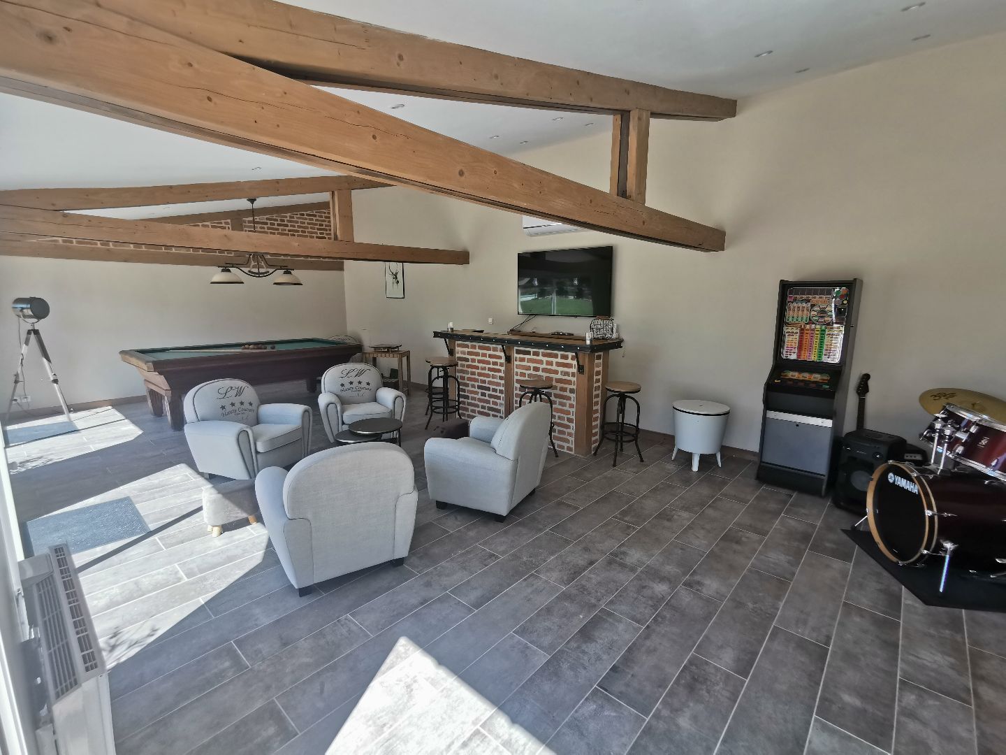 Longère rénovée avec maison d’amis, spa et piscine en Sologne