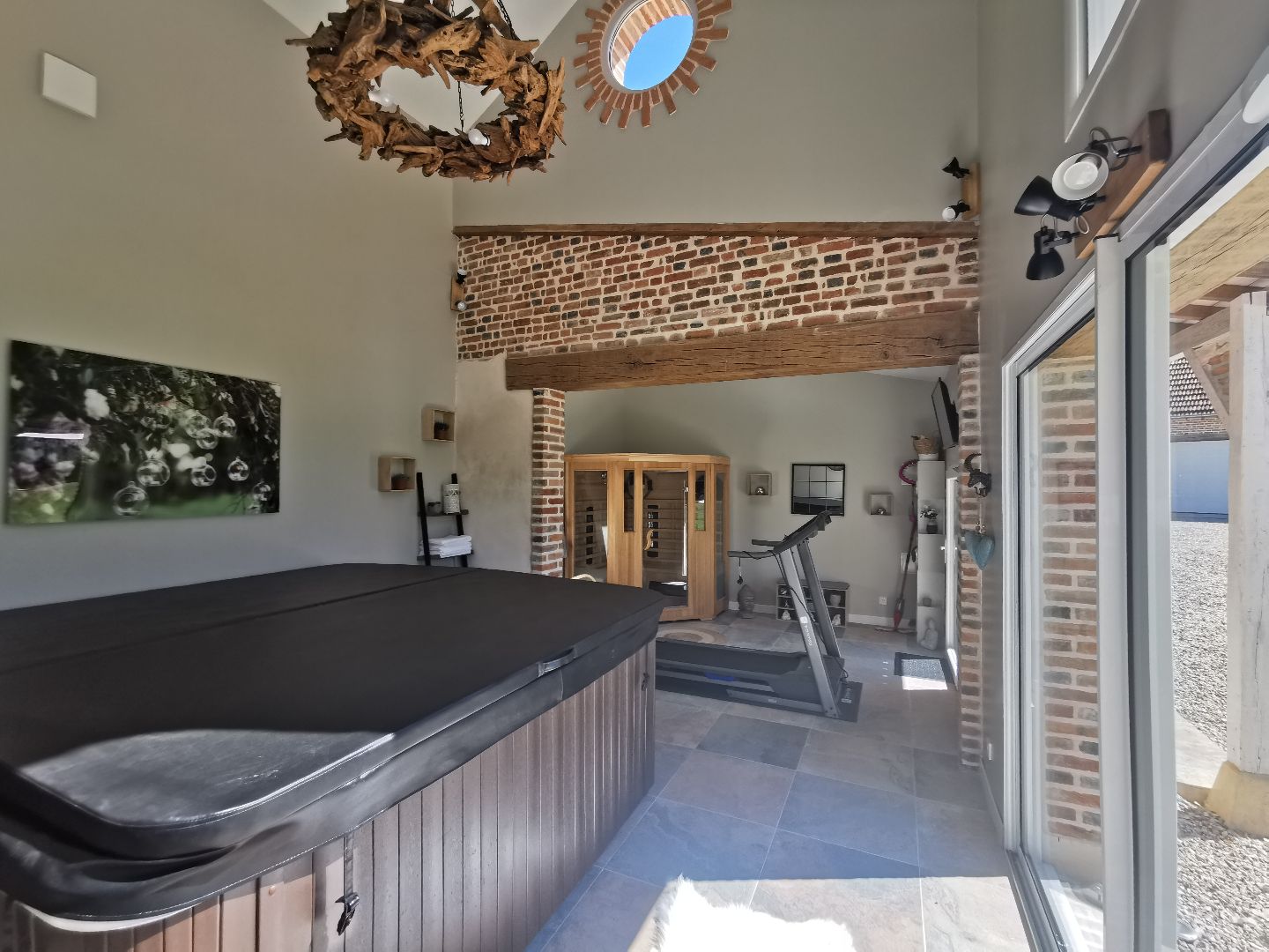 Longère rénovée avec maison d’amis, spa et piscine en Sologne