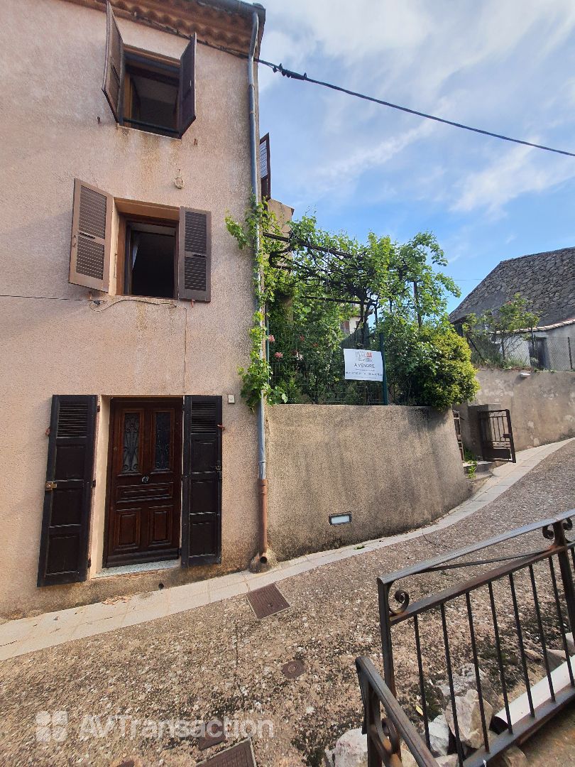 EVISA, maison de village atypique avec jardin.