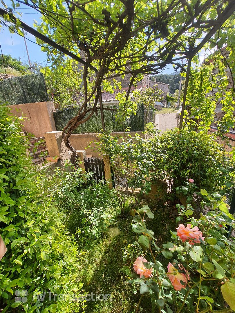 EVISA, maison de village atypique avec jardin.