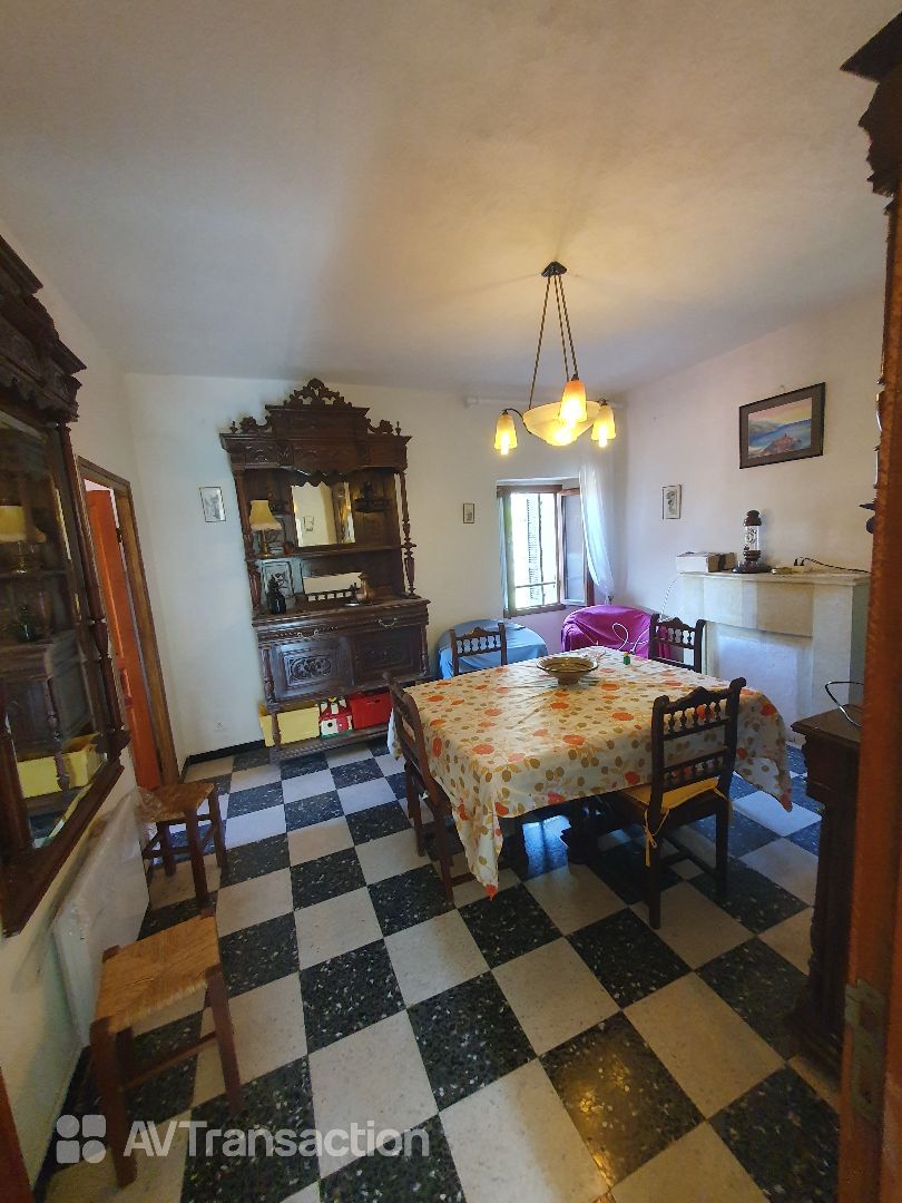 EVISA, maison de village atypique avec jardin.