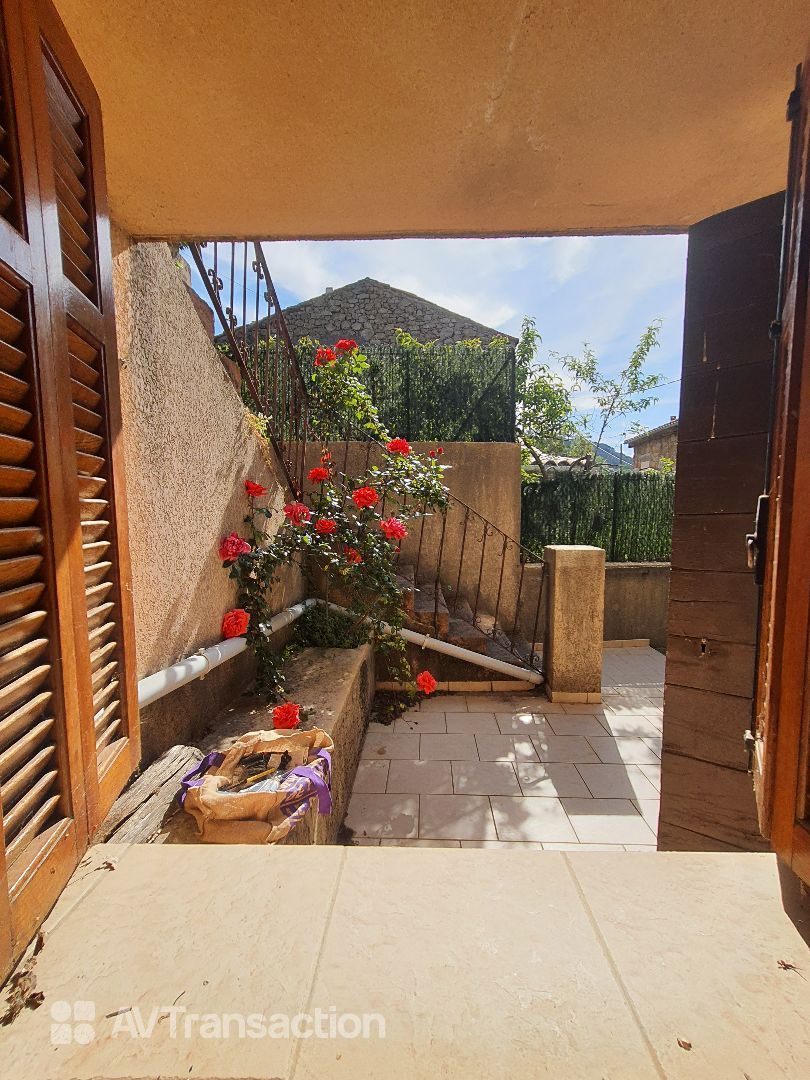 EVISA, maison de village atypique avec jardin.