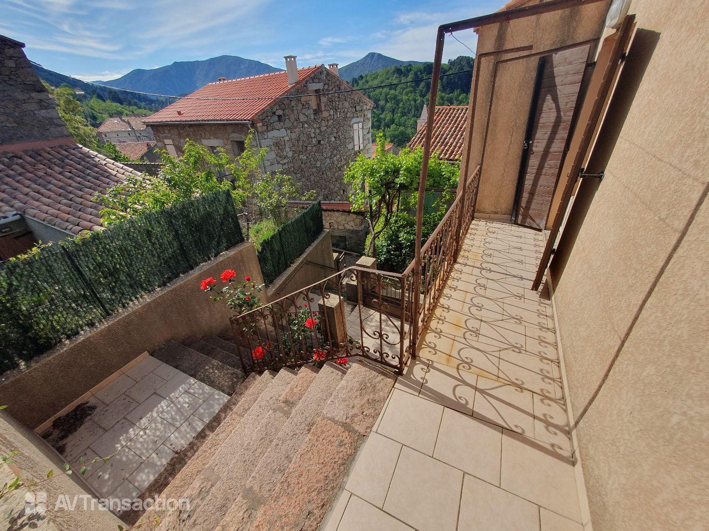 EVISA, maison de village atypique avec jardin.