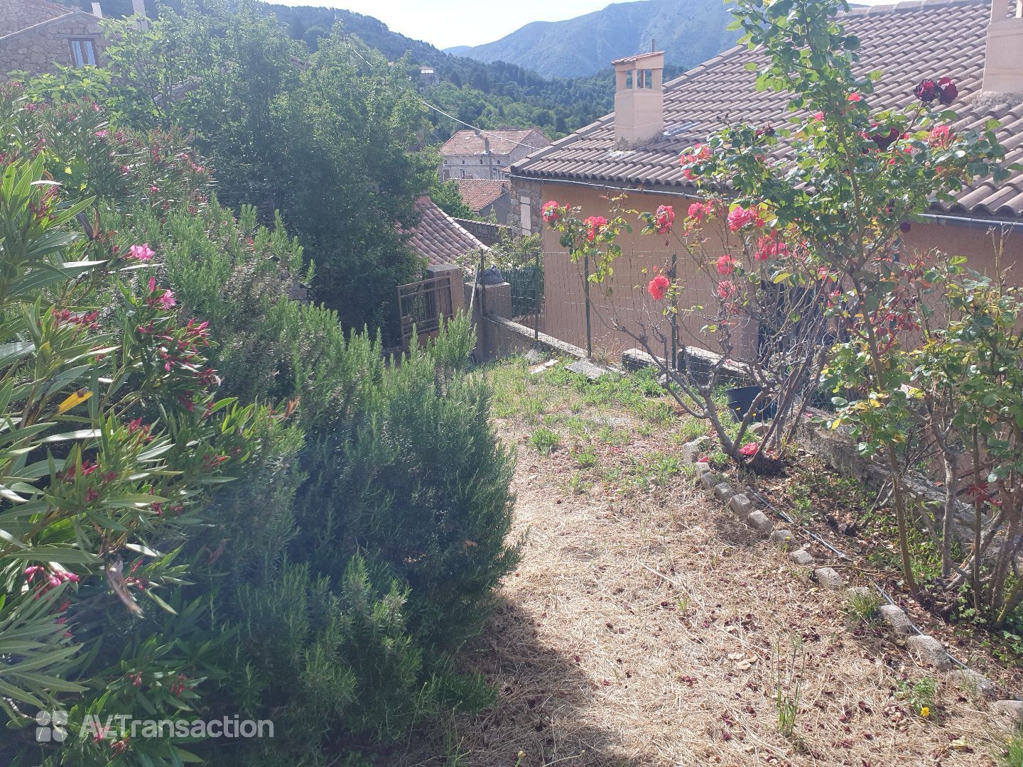 EVISA, maison de village atypique avec jardin.