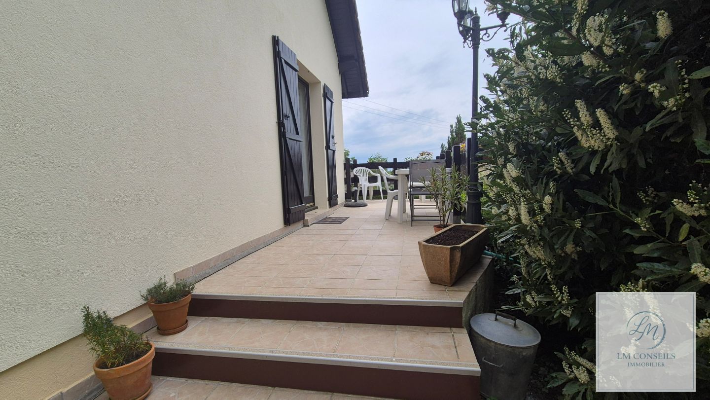 MAISON SITUE SUR LES HAUTEURS DE RUAUX