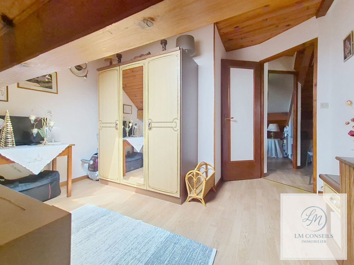 MAISON SITUE SUR LES HAUTEURS DE RUAUX