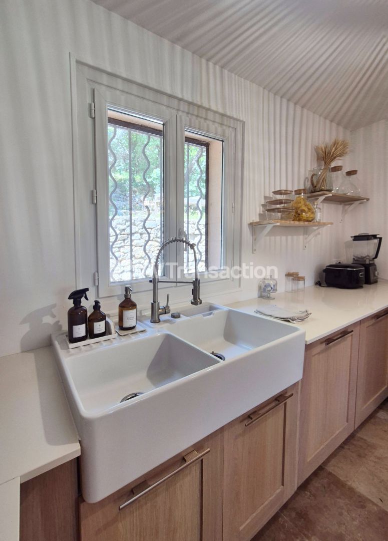Maison dans un écrin de verdure
