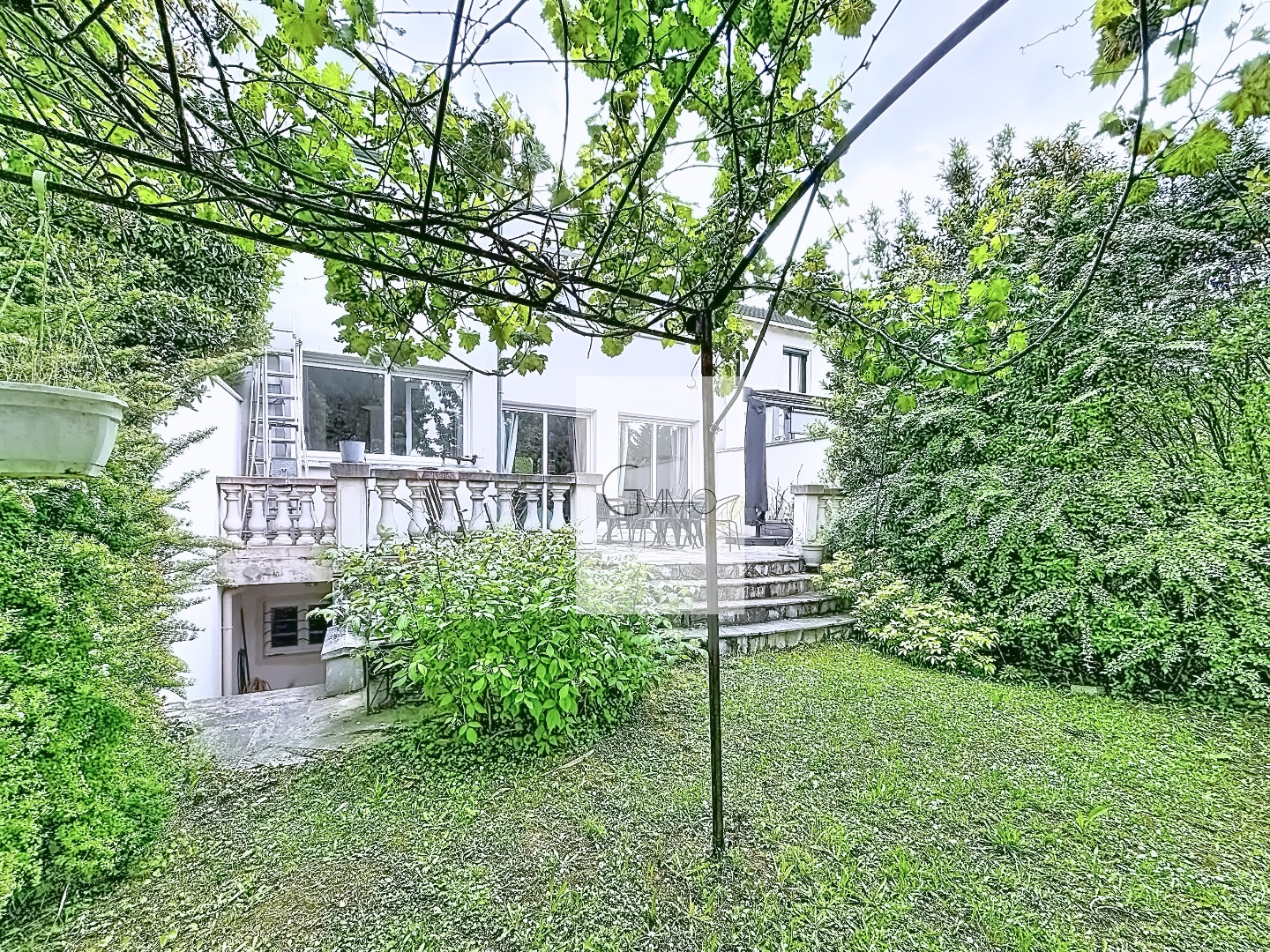 Maison d’architecte 157 m² avec jardin – Métro 14 à pied