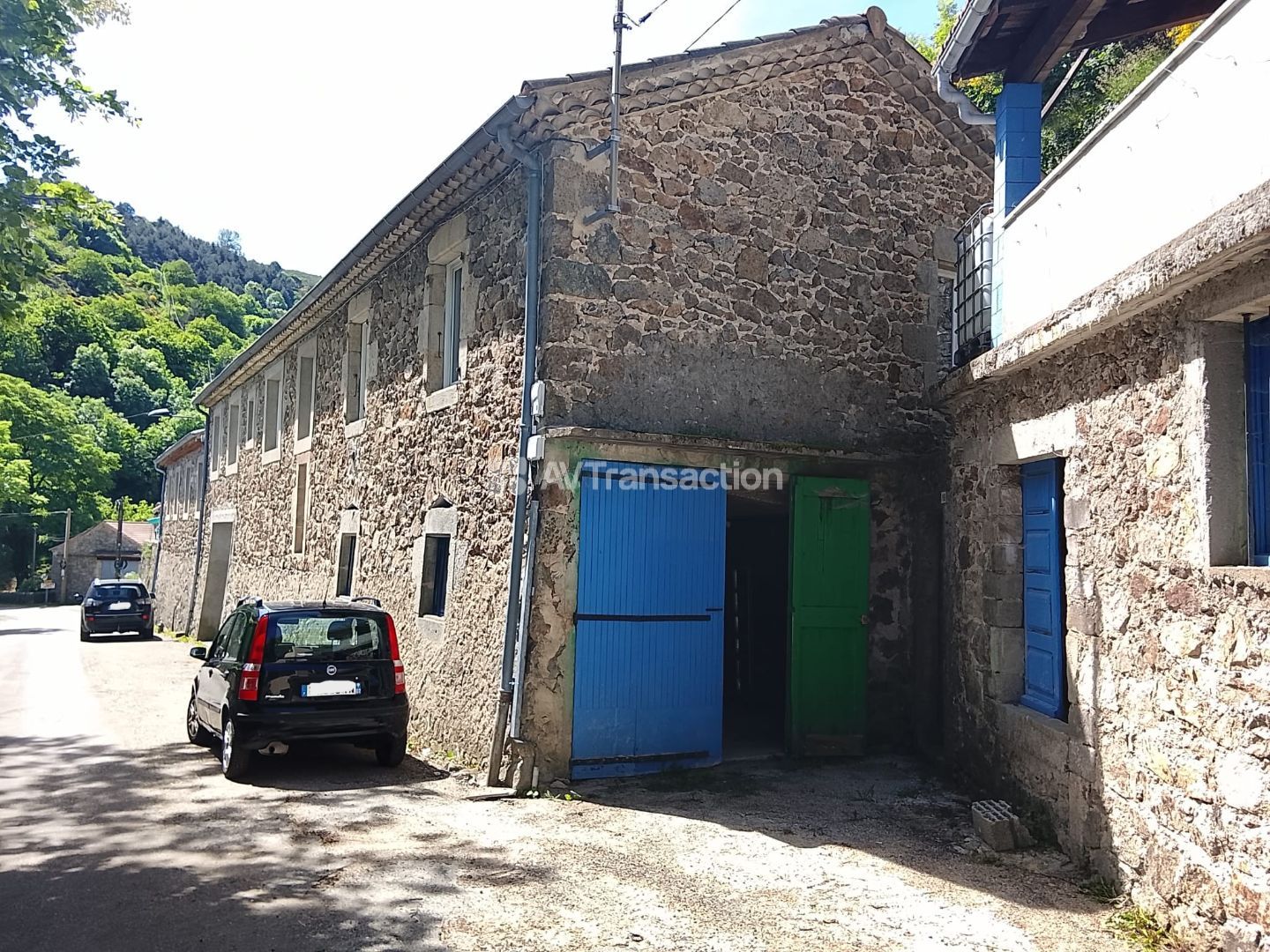 Habitation, poss. 2 logements plus 150m2 atelier/garage, source