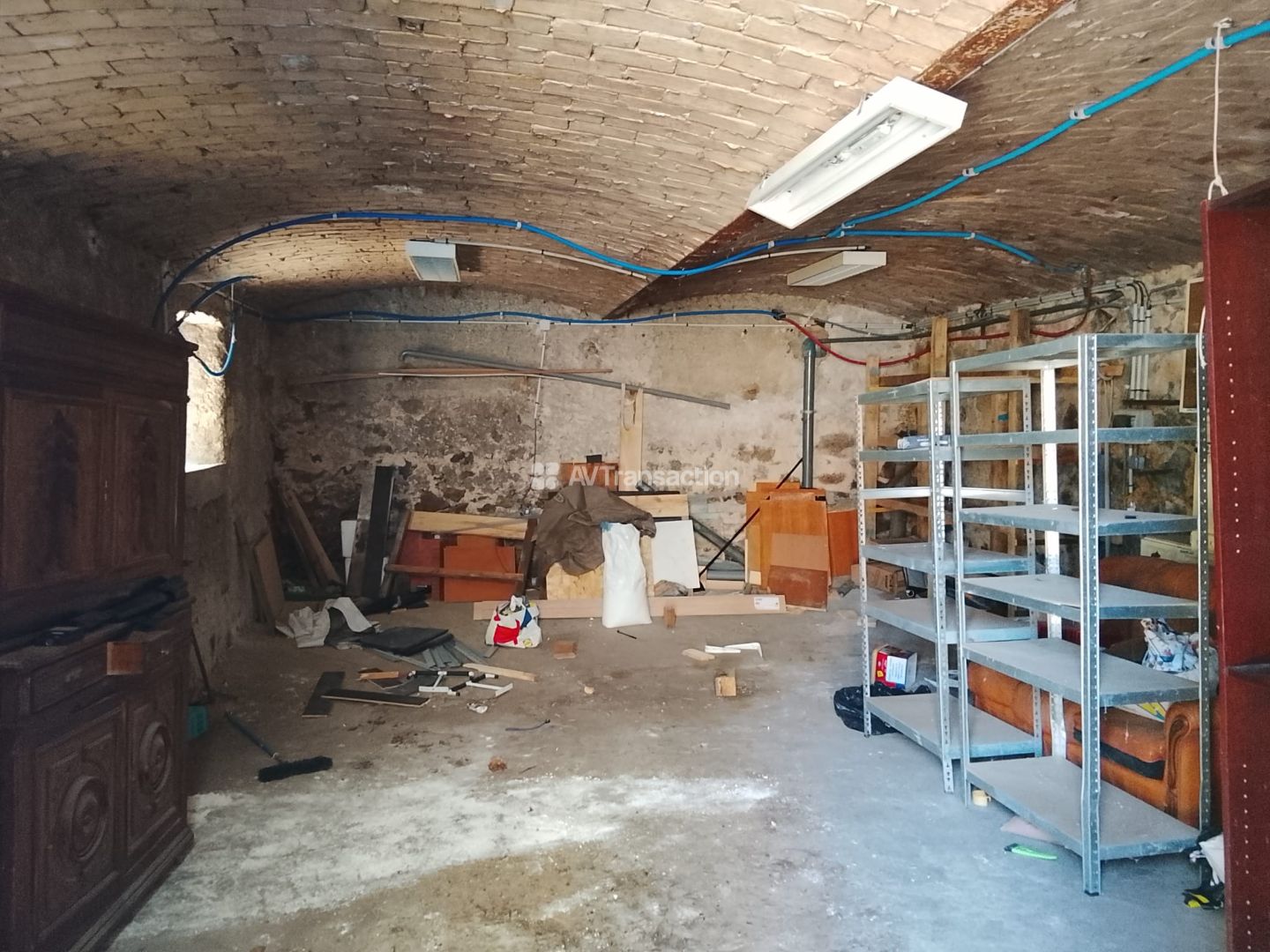 Habitation, poss. 2 logements plus 150m2 atelier/garage, source