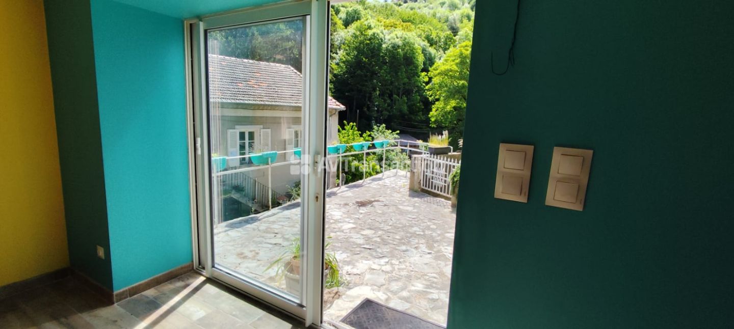 Habitation, poss. 2 logements plus 150m2 atelier/garage, source