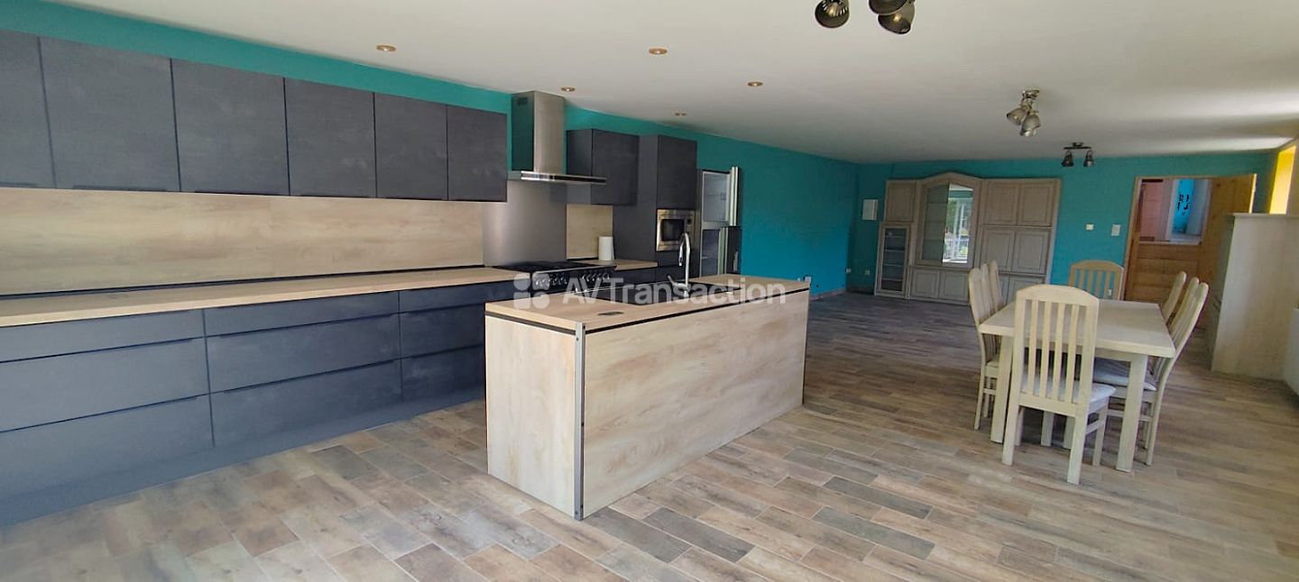 Habitation, poss. 2 logements plus 150m2 atelier/garage, source