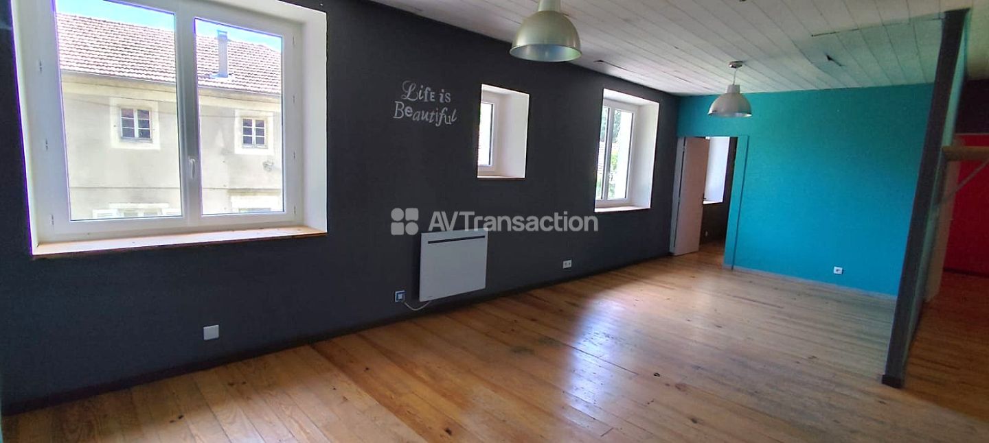 Habitation, poss. 2 logements plus 150m2 atelier/garage, source