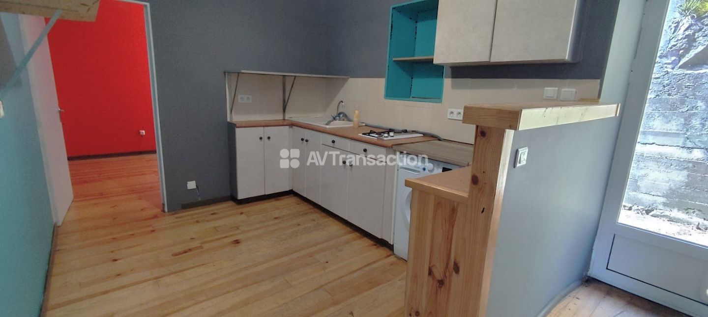 Habitation, poss. 2 logements plus 150m2 atelier/garage, source
