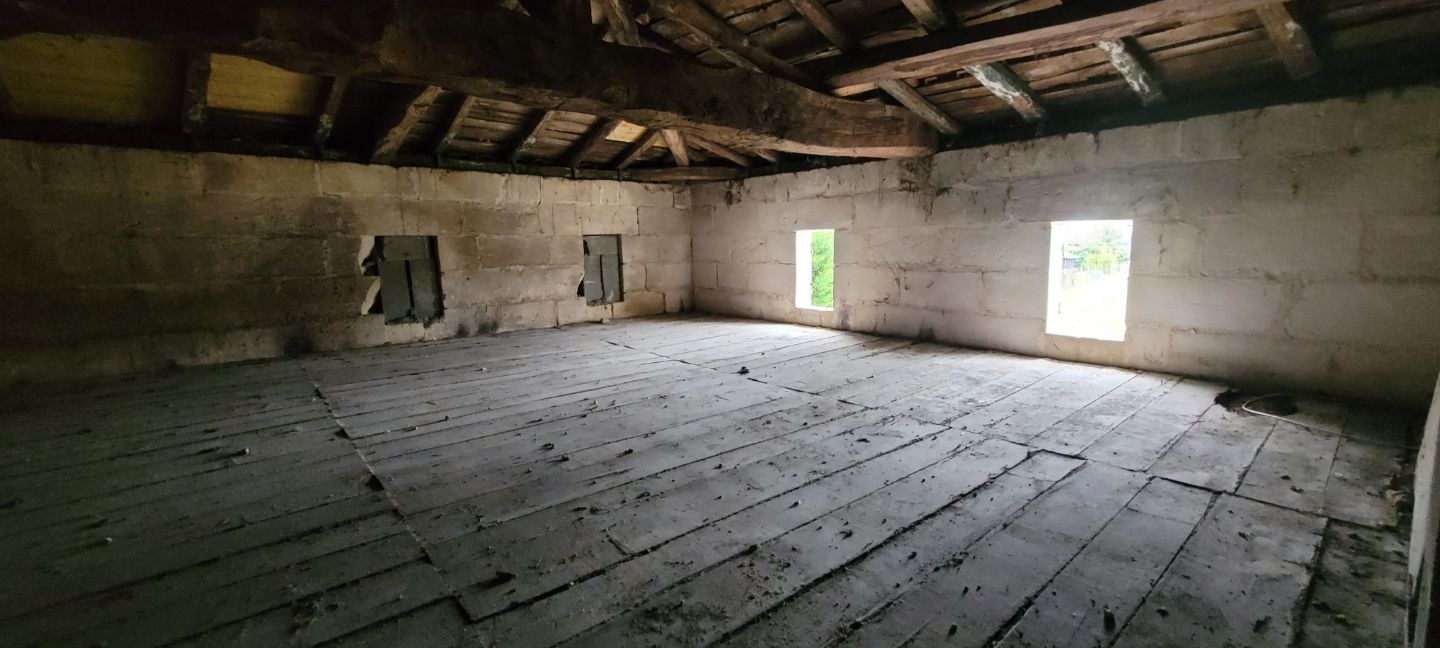 33230 LAGORCE-MAISON 225M² EN PIERRES A RENOVER ET 1600M² JARDIN
